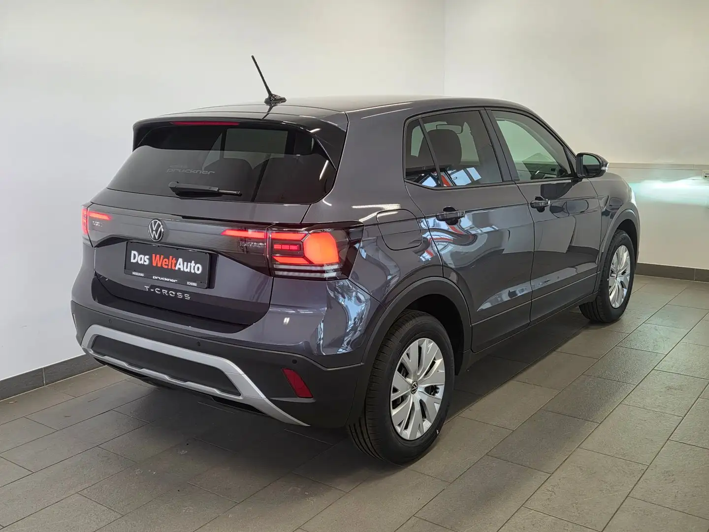 Volkswagen T-Cross 4Me TSI Grau - 2