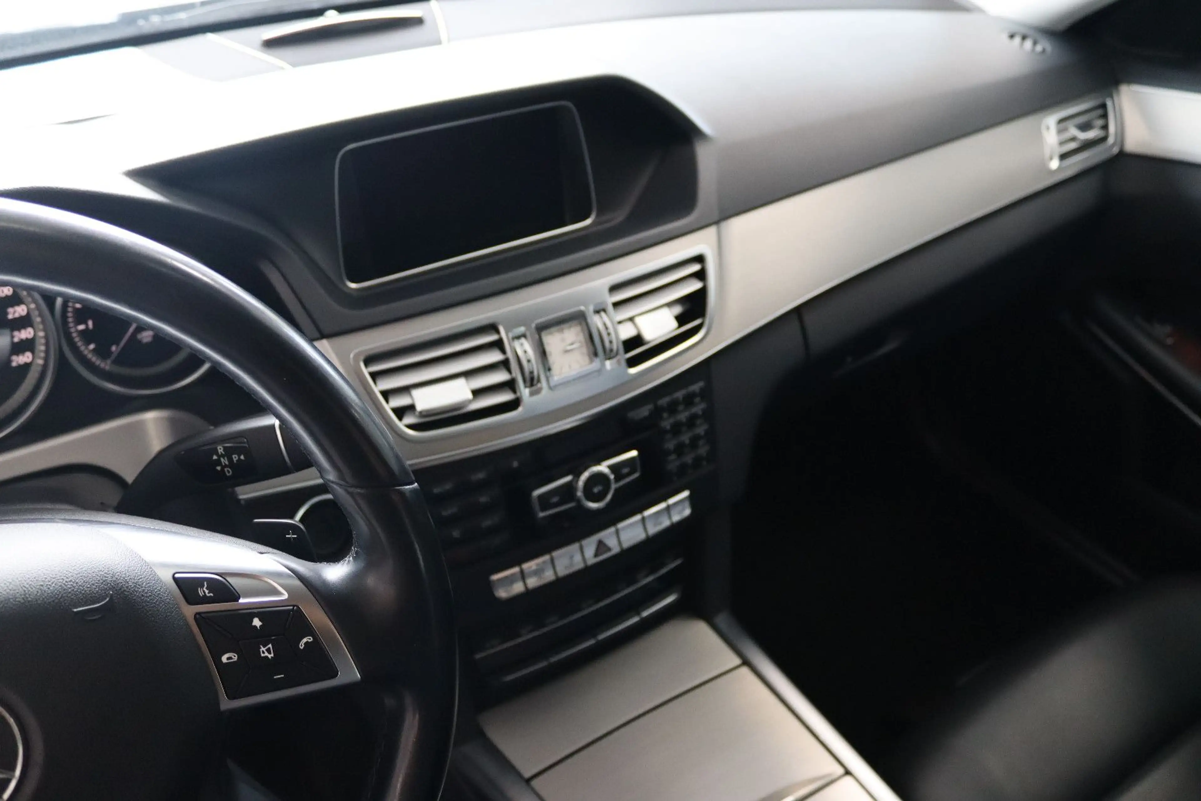 Mercedes-Benz E 300 d Hybrid Bestattungswagen / Leichenwagen — photo 10