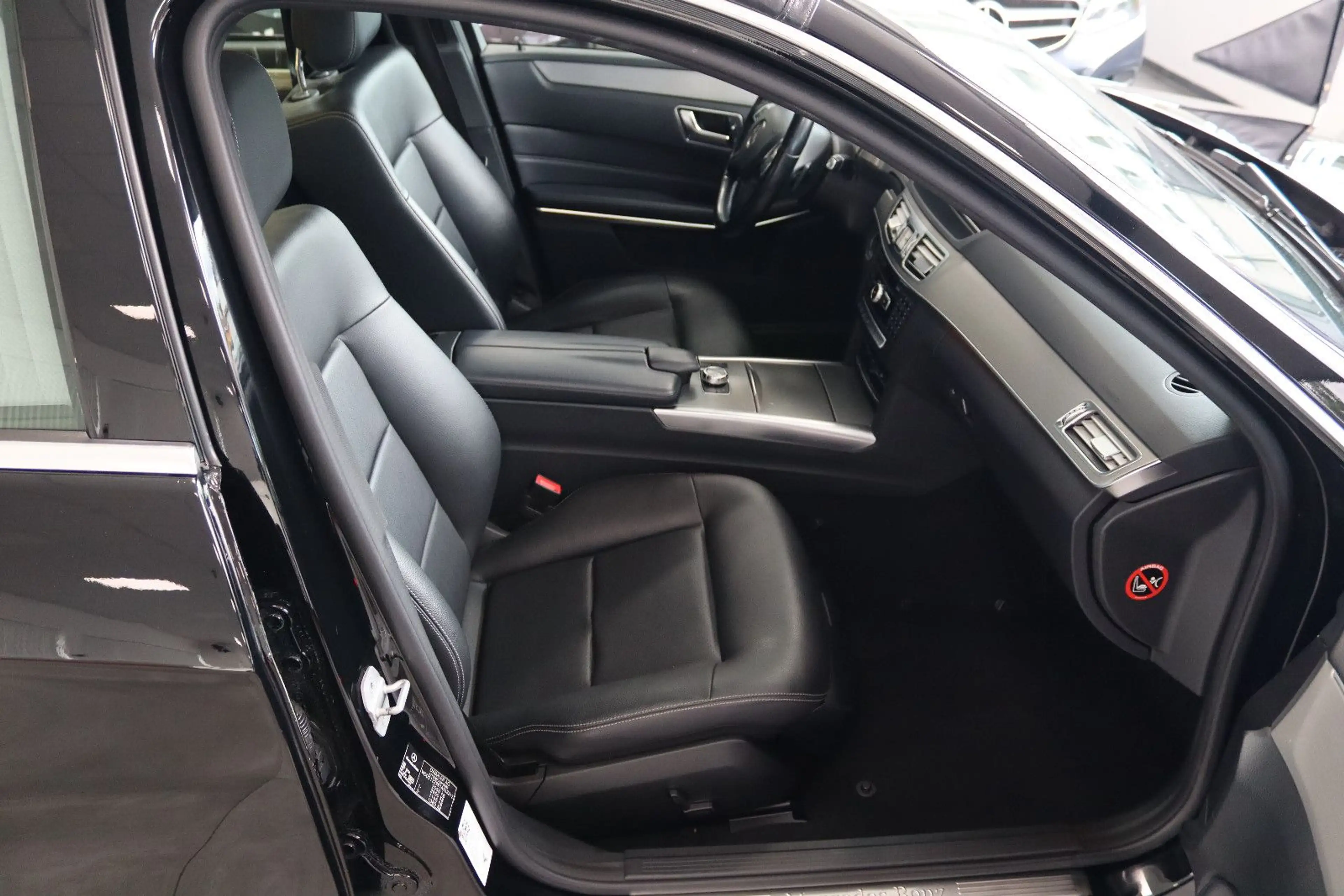 Mercedes-Benz E 300 d Hybrid Bestattungswagen / Leichenwagen — photo 11