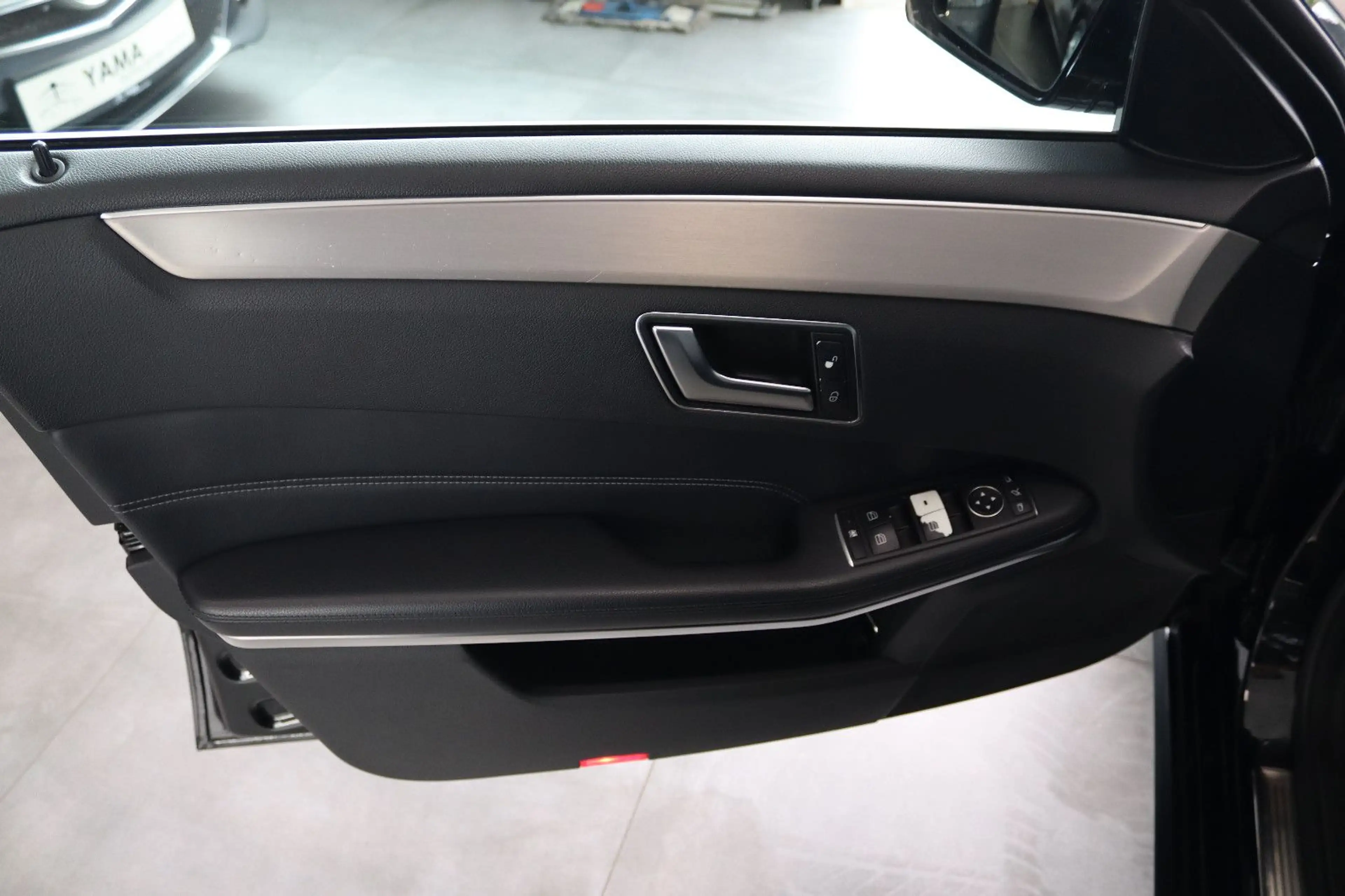 Mercedes-Benz E 300 d Hybrid Bestattungswagen / Leichenwagen — photo 12