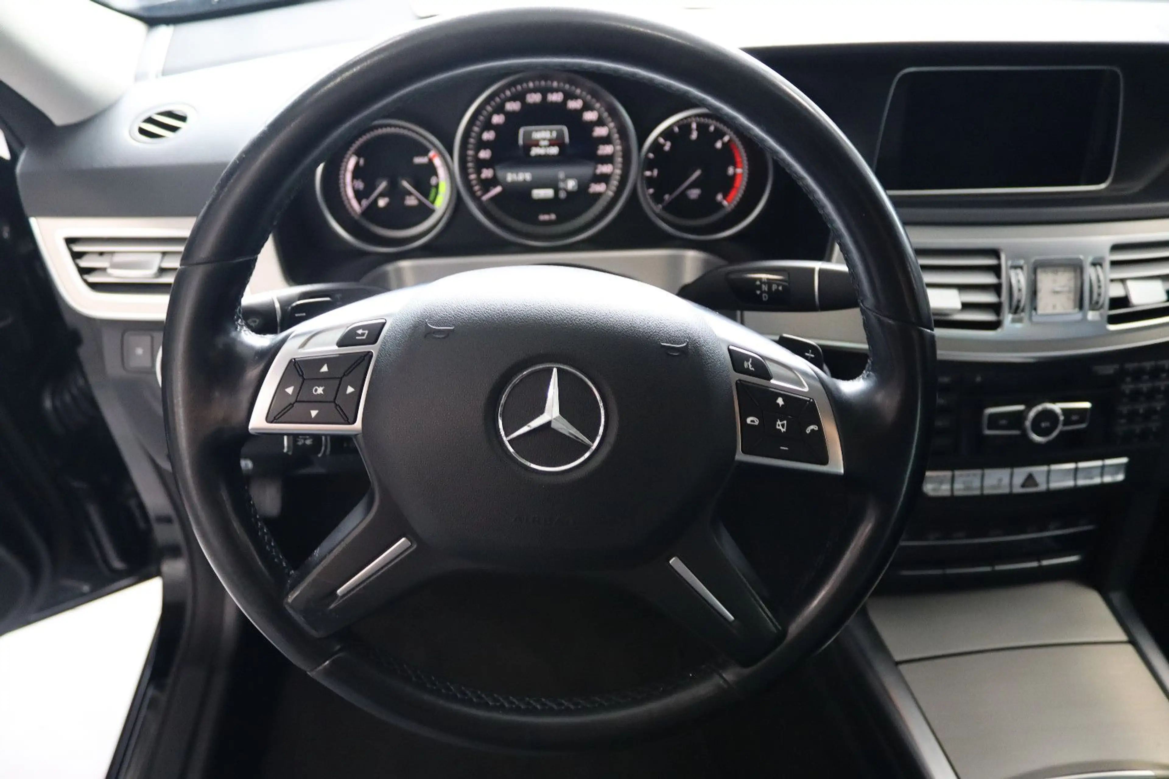 Mercedes-Benz E 300 d Hybrid Bestattungswagen / Leichenwagen — photo 9