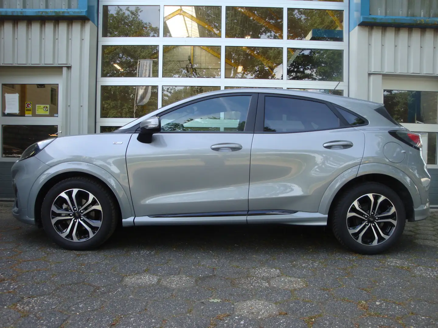 Ford Puma 1.0 EcoBoost Hybrid ST-Line X Grijs - 2