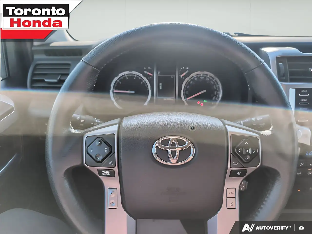 Toyota 4-Runner снимка Toyota 4-Runner