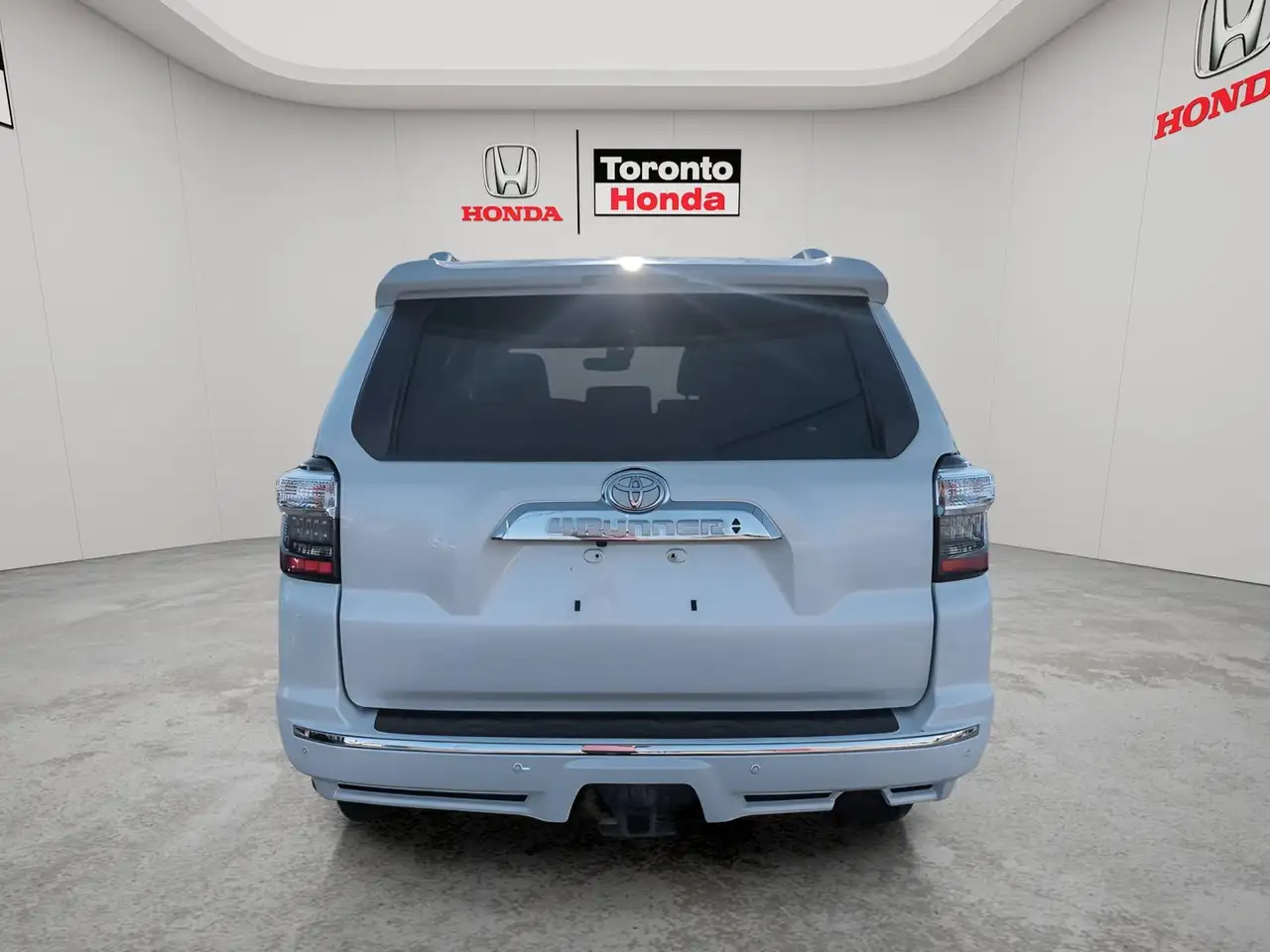 Toyota 4-Runner снимка Toyota 4-Runner