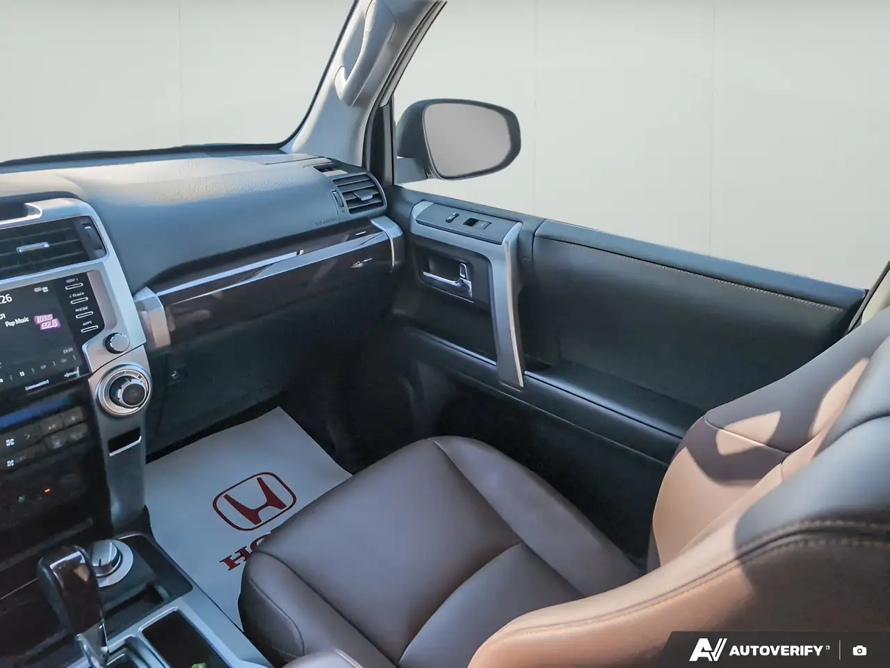 Toyota 4-Runner снимка Toyota 4-Runner