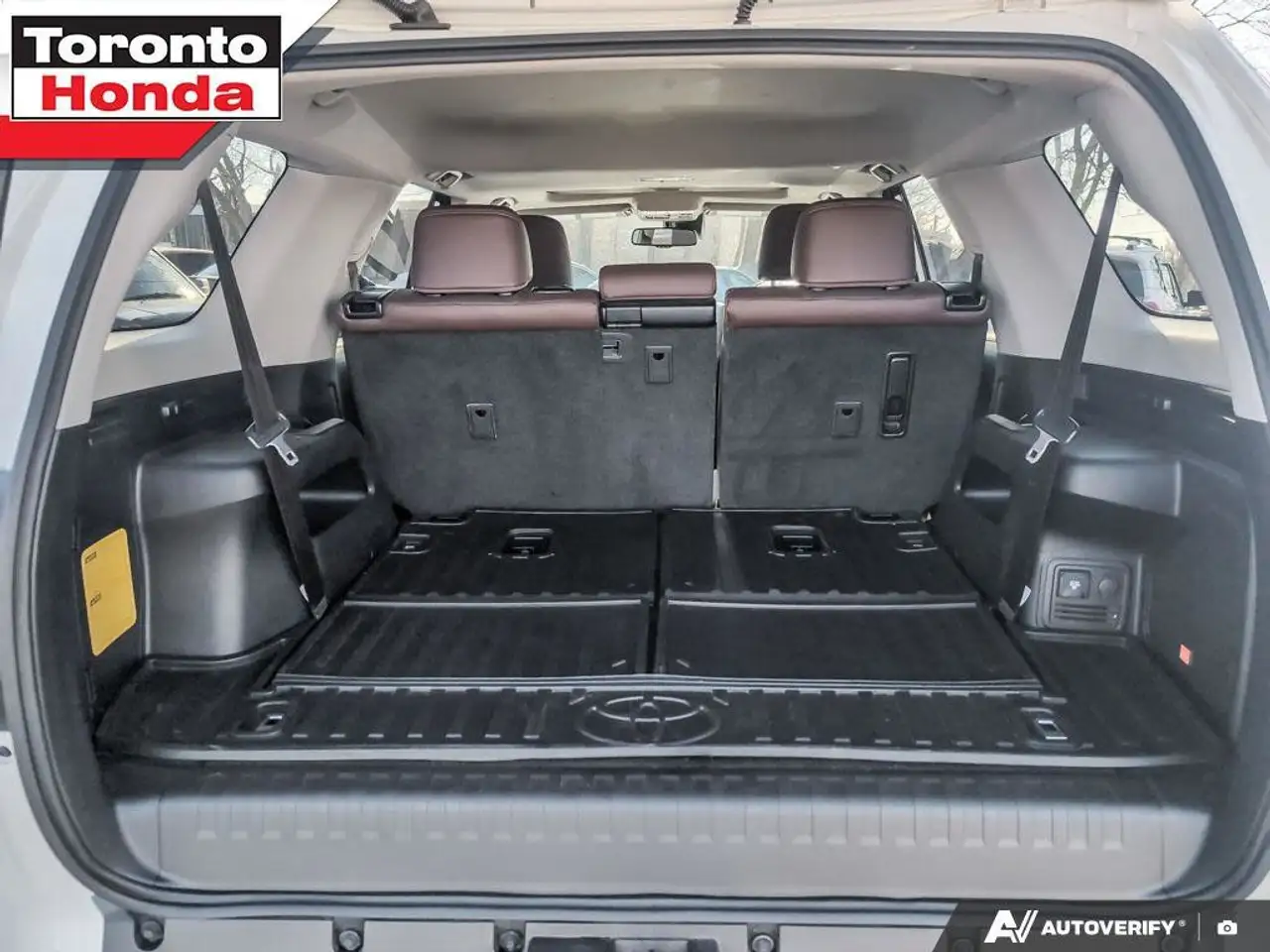 Toyota 4-Runner снимка Toyota 4-Runner