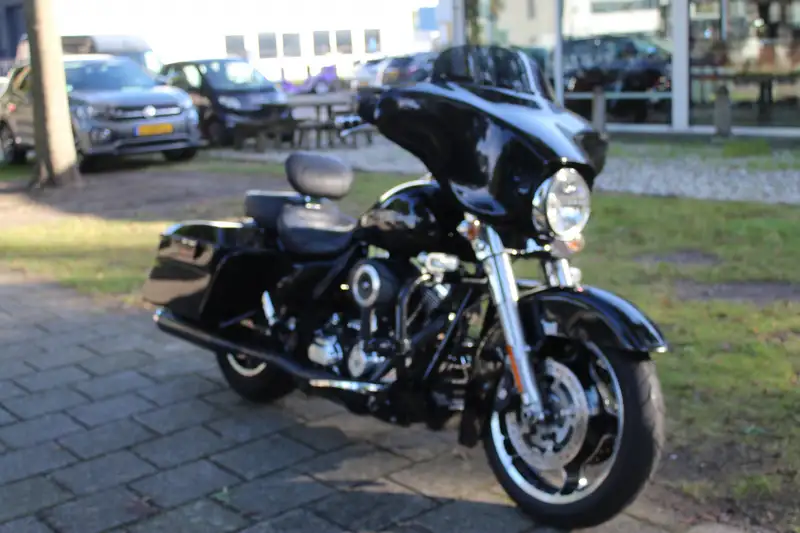 Harley-Davidson Street Glide - foto 4