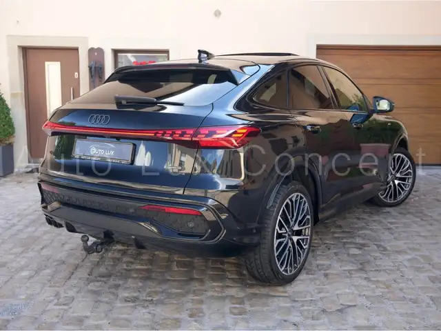 Audi Q5 view 3