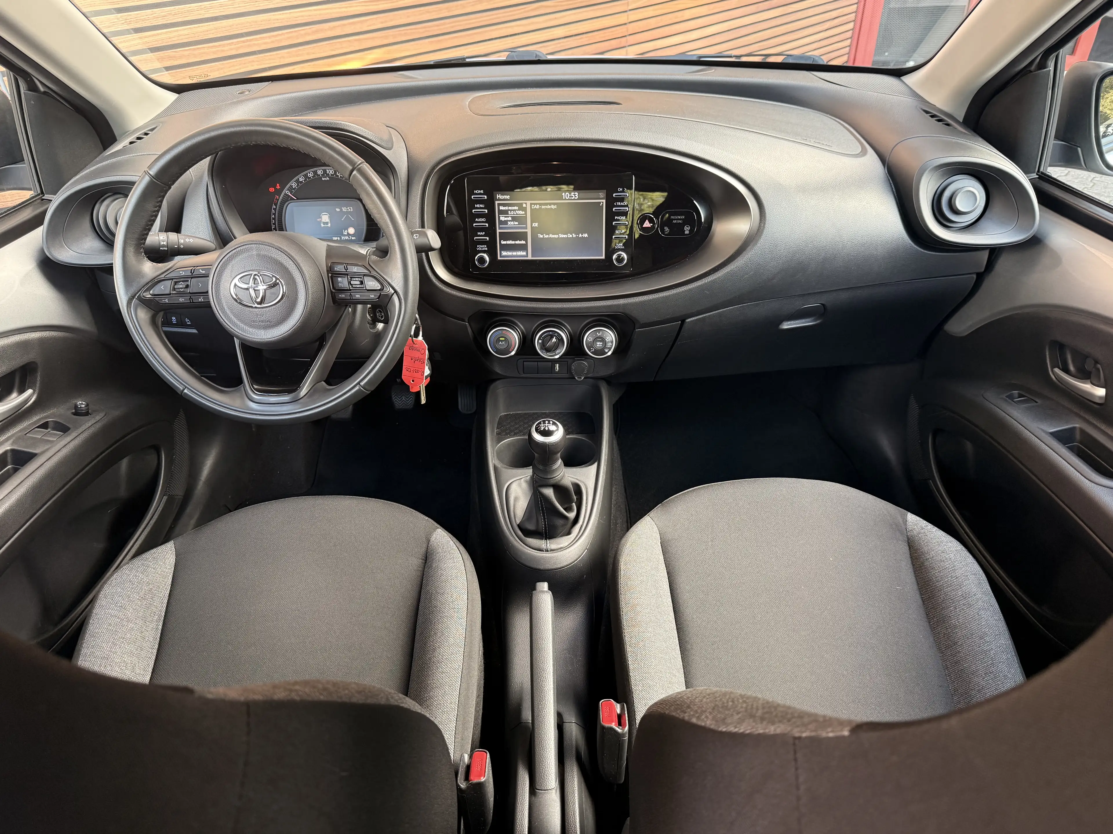 Toyota Aygo X 1.0 VVT-i MT Play — photo 2