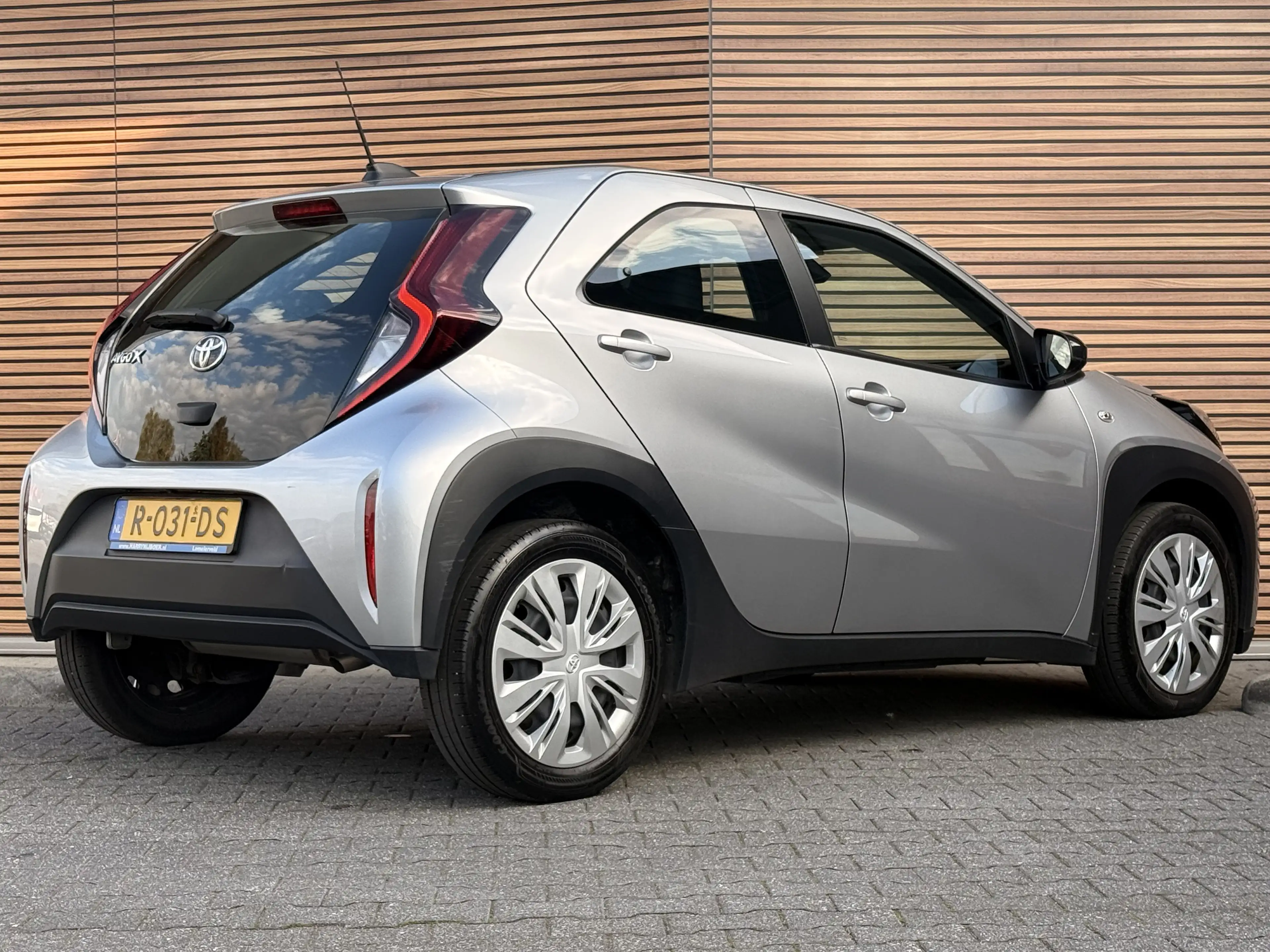 Toyota Aygo X 1.0 VVT-i MT Play — photo 3