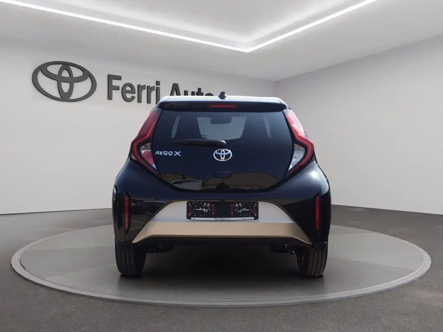 Toyota Aygo X 1.0 trend 72cv Nero - 2