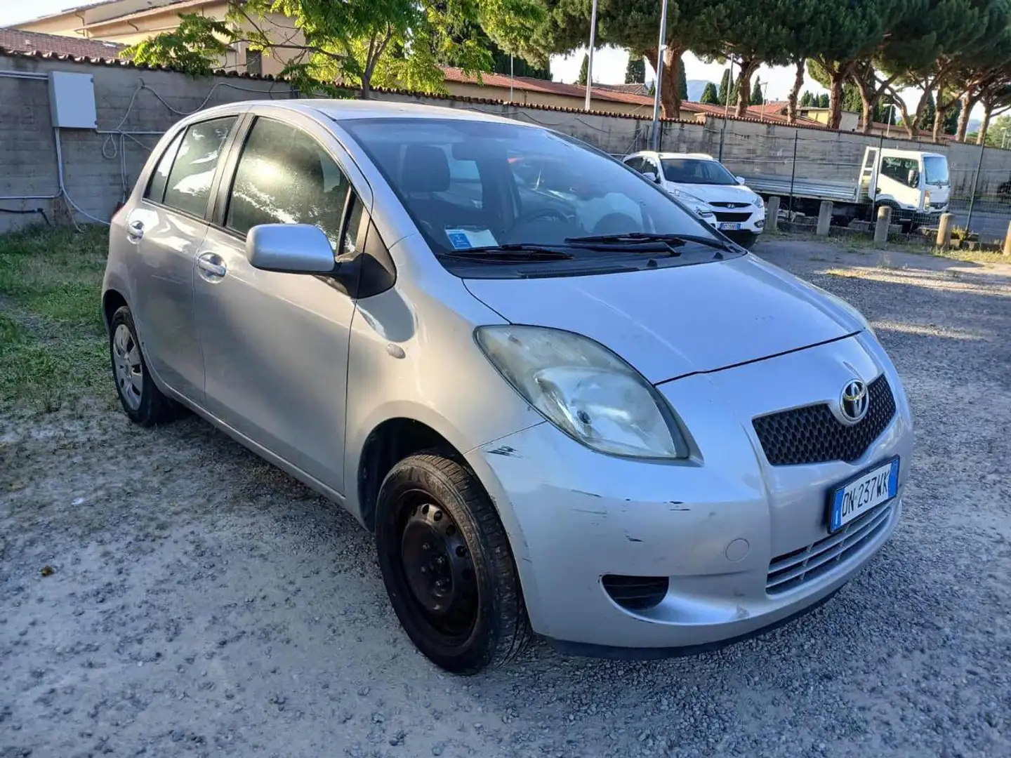 Toyota Yaris 1.0 5 porte MOTORE FUSO K.O Grigio - 2