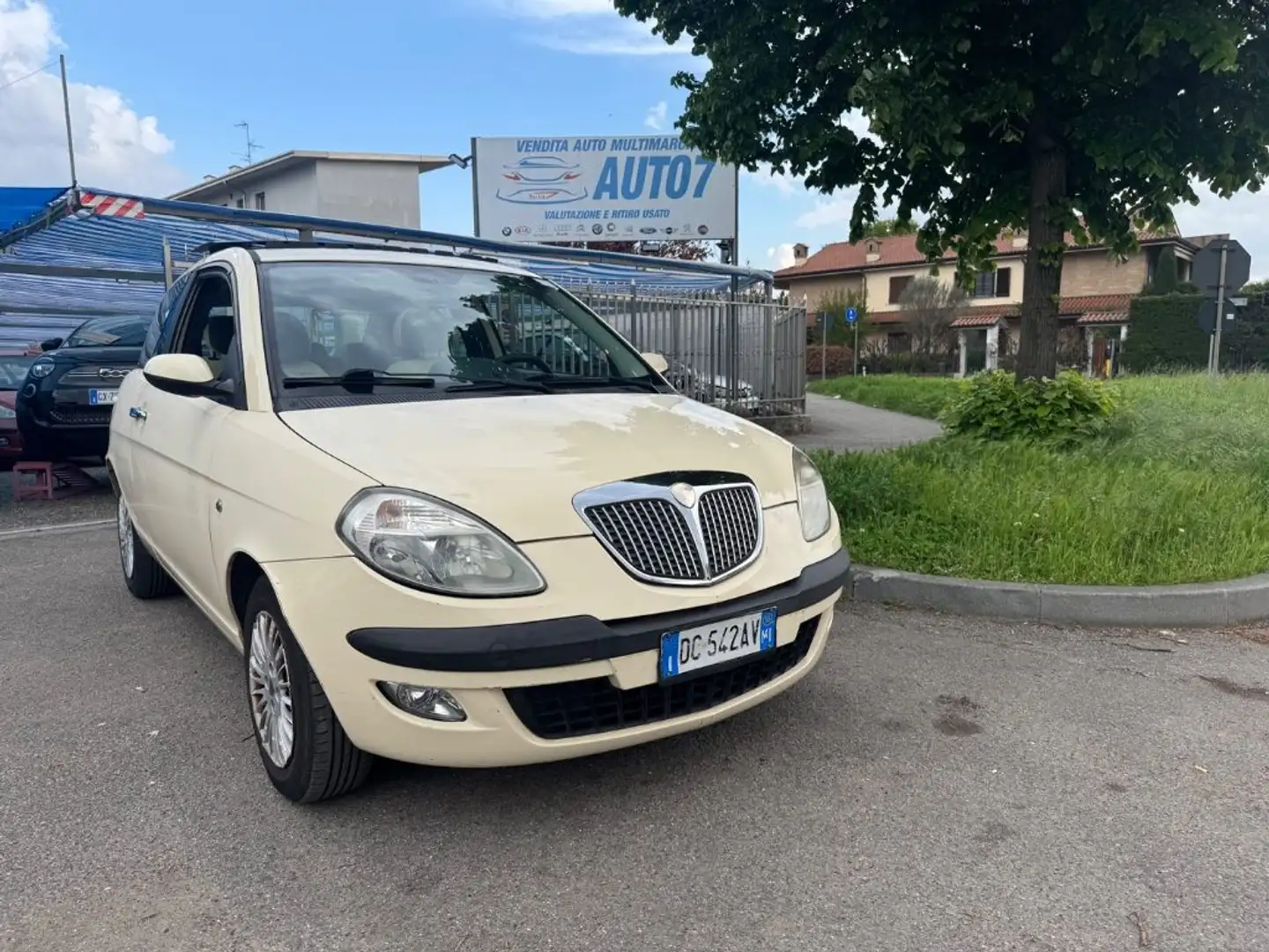 Lancia Ypsilon 1.2 16V Platino Jaune - 1