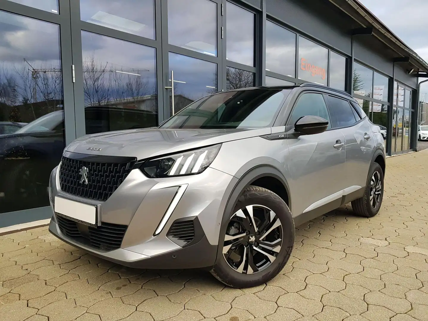 Peugeot 2008 GT 1,2 Automatik 96KW/130PS Navi, SHZ, Totwinke... Silber - 1