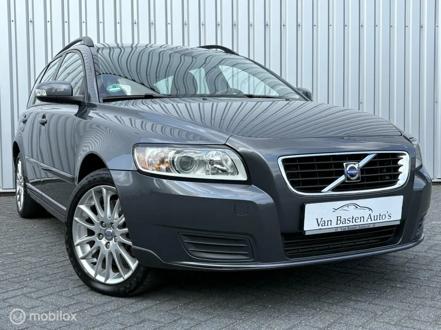 Volvo V50 2.5 T5 AWD | 220pk | Clima | PDC | Youngtimer | 08 Grijs - 1