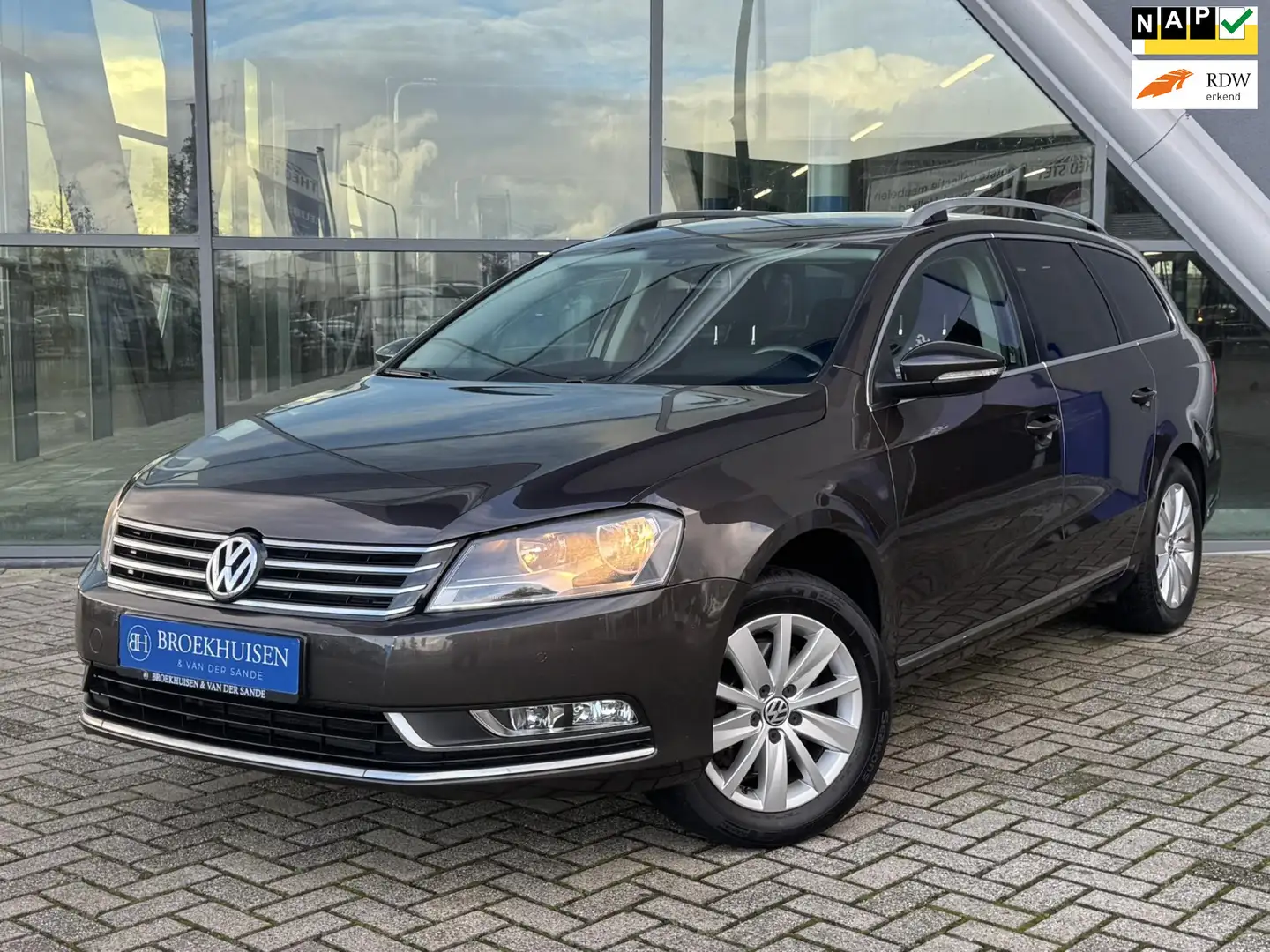 Volkswagen Passat Variant 1.4 TSI Comfort Executive Line BlueMotion Trekhaak Brun - 1