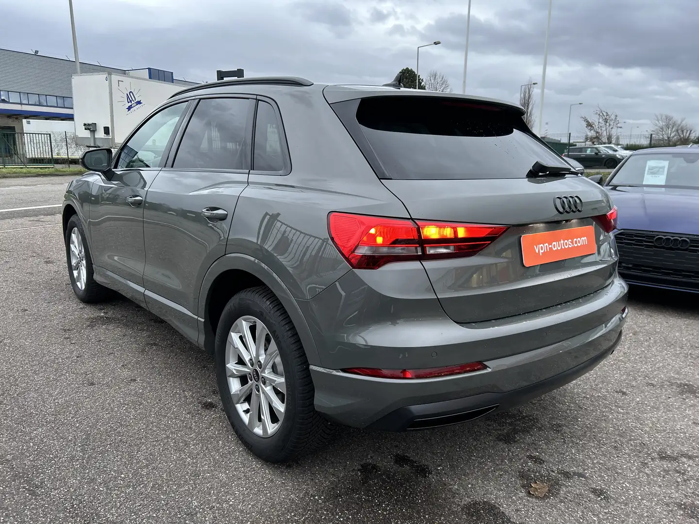 Audi Q3 35 TDI 150 ch S tronic 7 Design Luxe sieges chauff Gris - 2