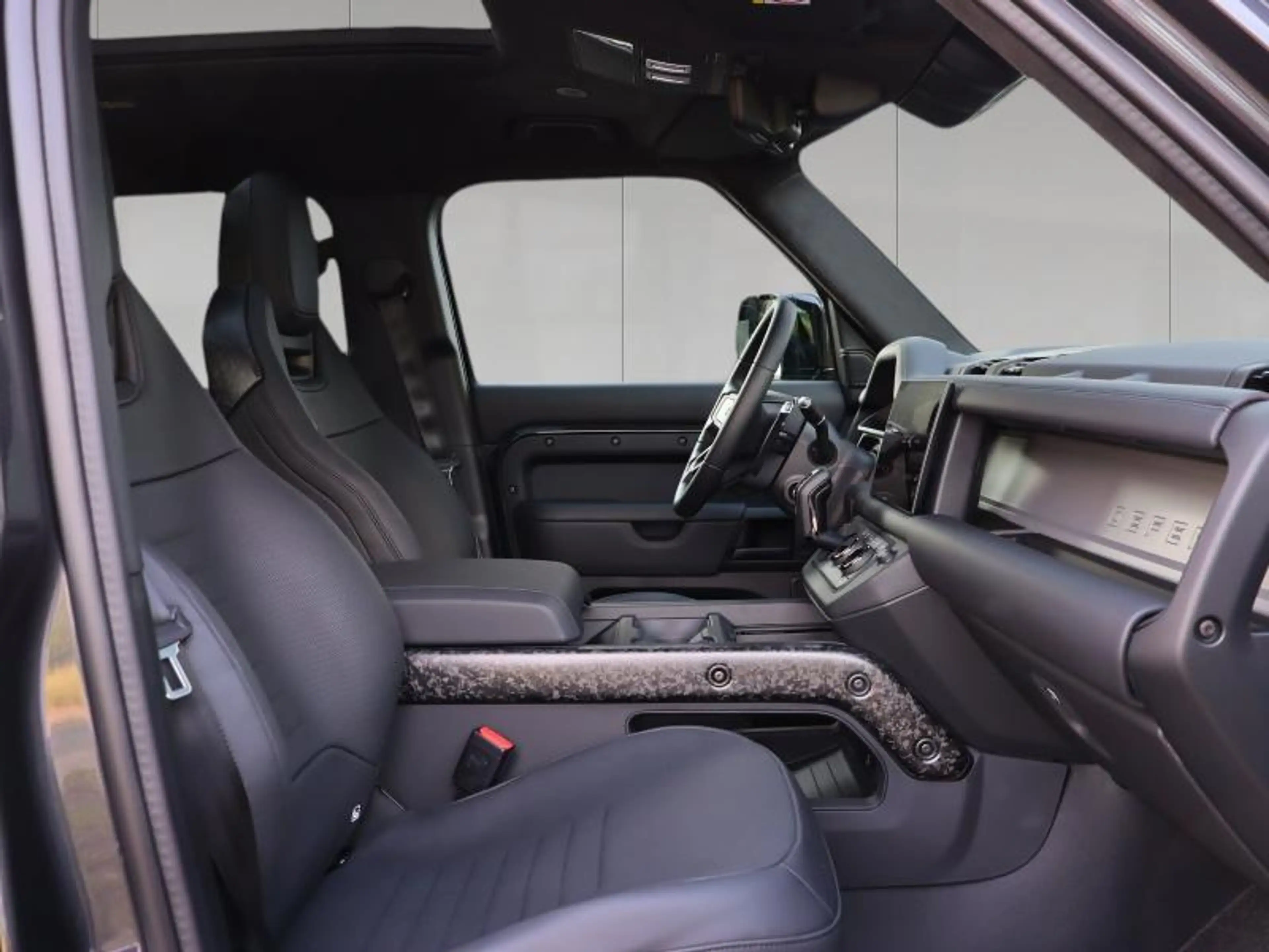Land Rover Defender 110 P635 OCTA Edition One V8 Warranty until03/2030 — photo 3