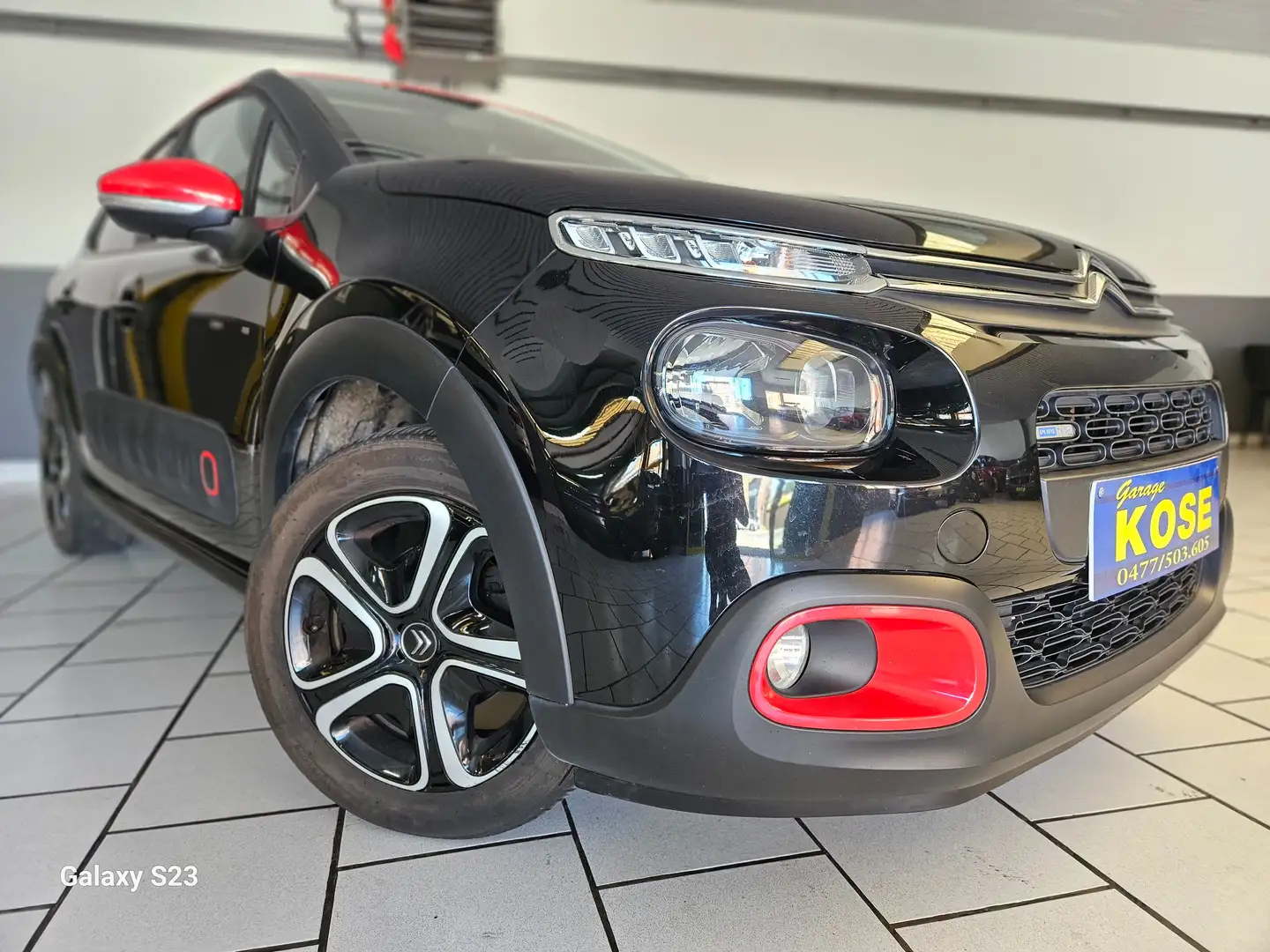 Citroen C3 C3 1.2i PureTech Shine 82CV CLIMATISATION CAR-PASS Zwart - 2