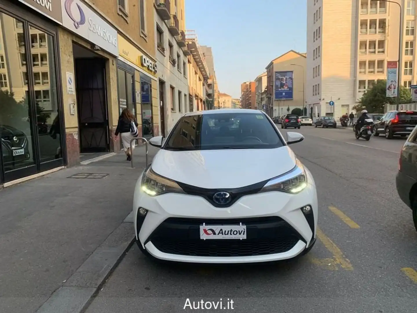 Toyota C-HR 1.8h Business e-cvt (PROMO) Weiß - 2