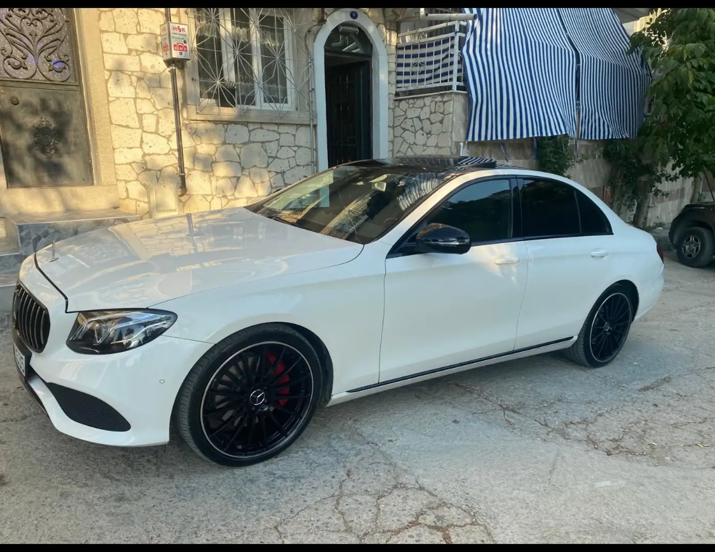 Mercedes-Benz E 350 d 9G-TRONIC Avantgarde COMAND Weiß - 1