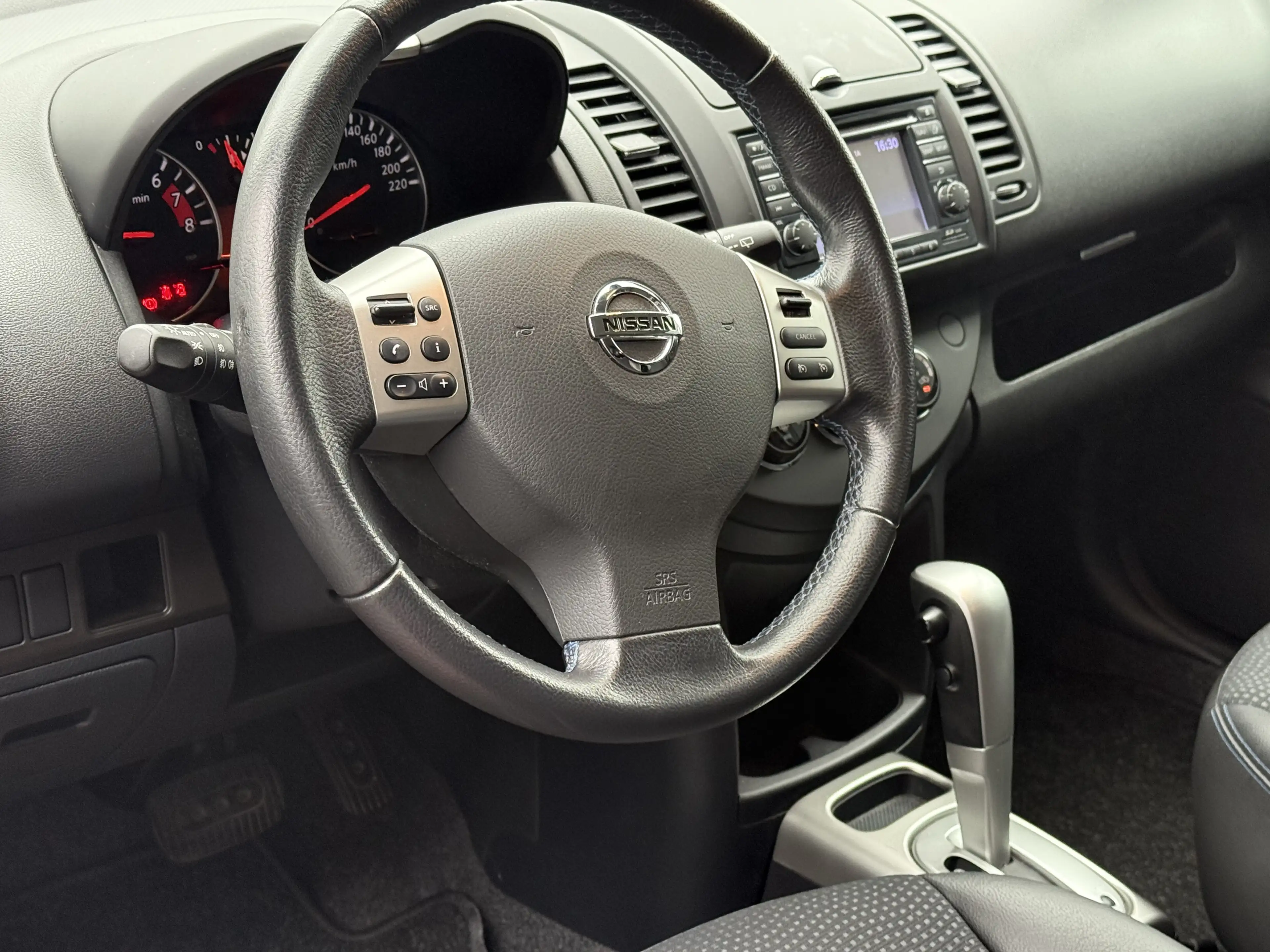 Nissan Note Note 1.6i Connect Edition — photo 13