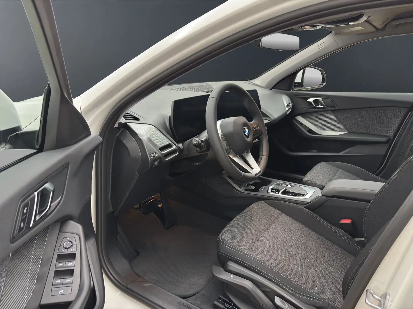 BMW 120 [M Sport, Navi, 18" LMR, RFK, SHZ, LED] DAB Weiß - 2