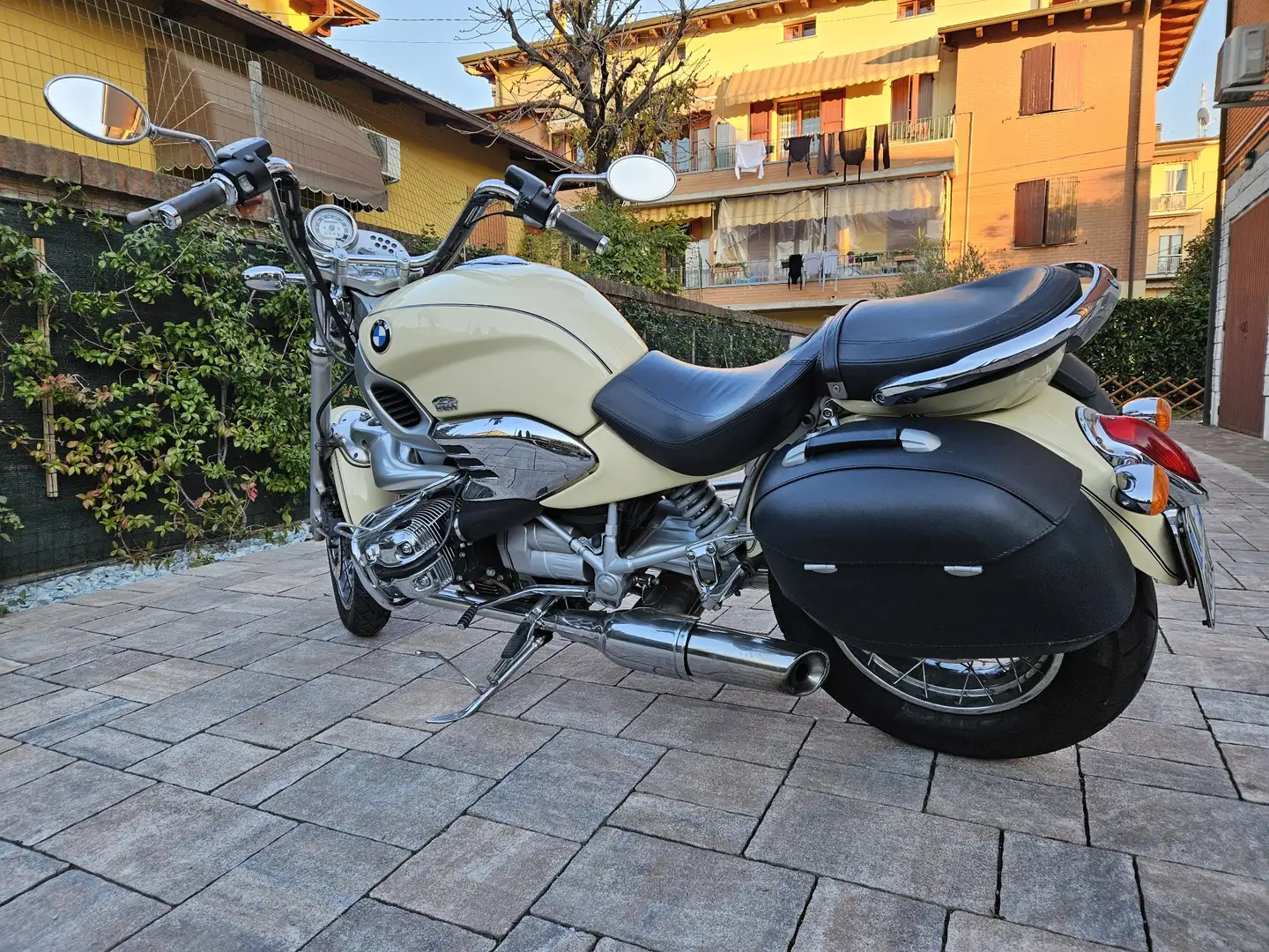 BMW R 1200 R Classic Giallo - 1