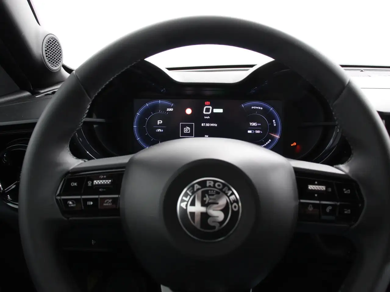 Alfa Romeo Junior 2025 — фото 12