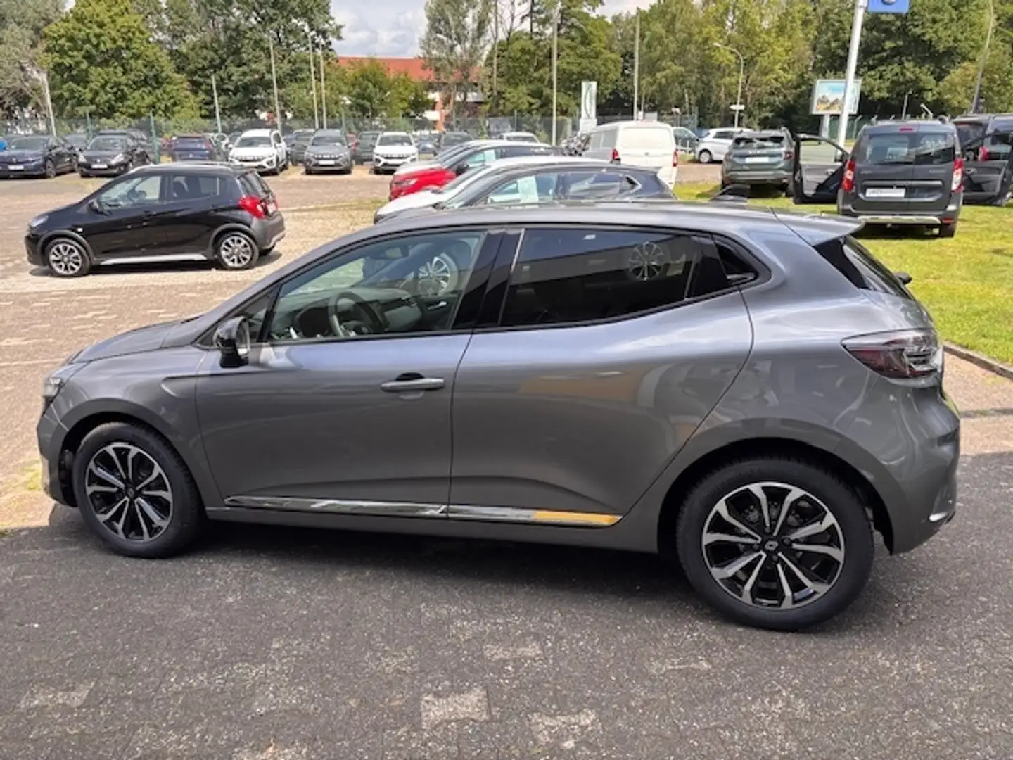 Renault Clio Techno TCe 90 Grigio - 2