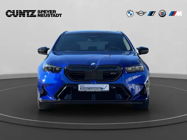 BMW M5 view 3