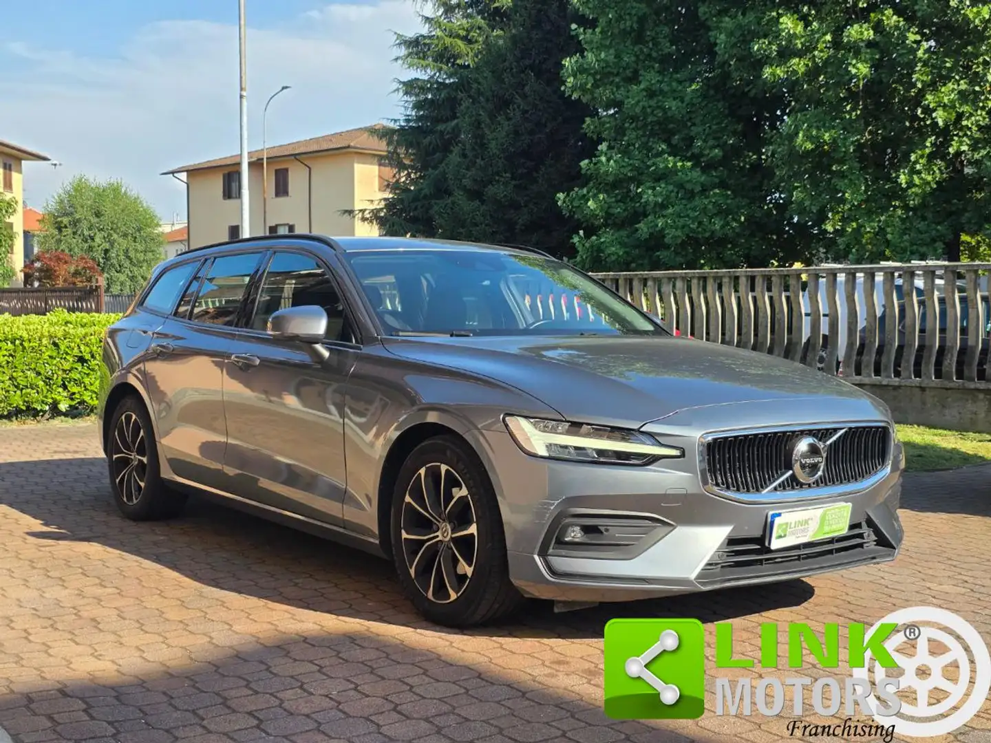 Volvo V60 2.0 D3 150 CV Automatic Business Grigio - 1