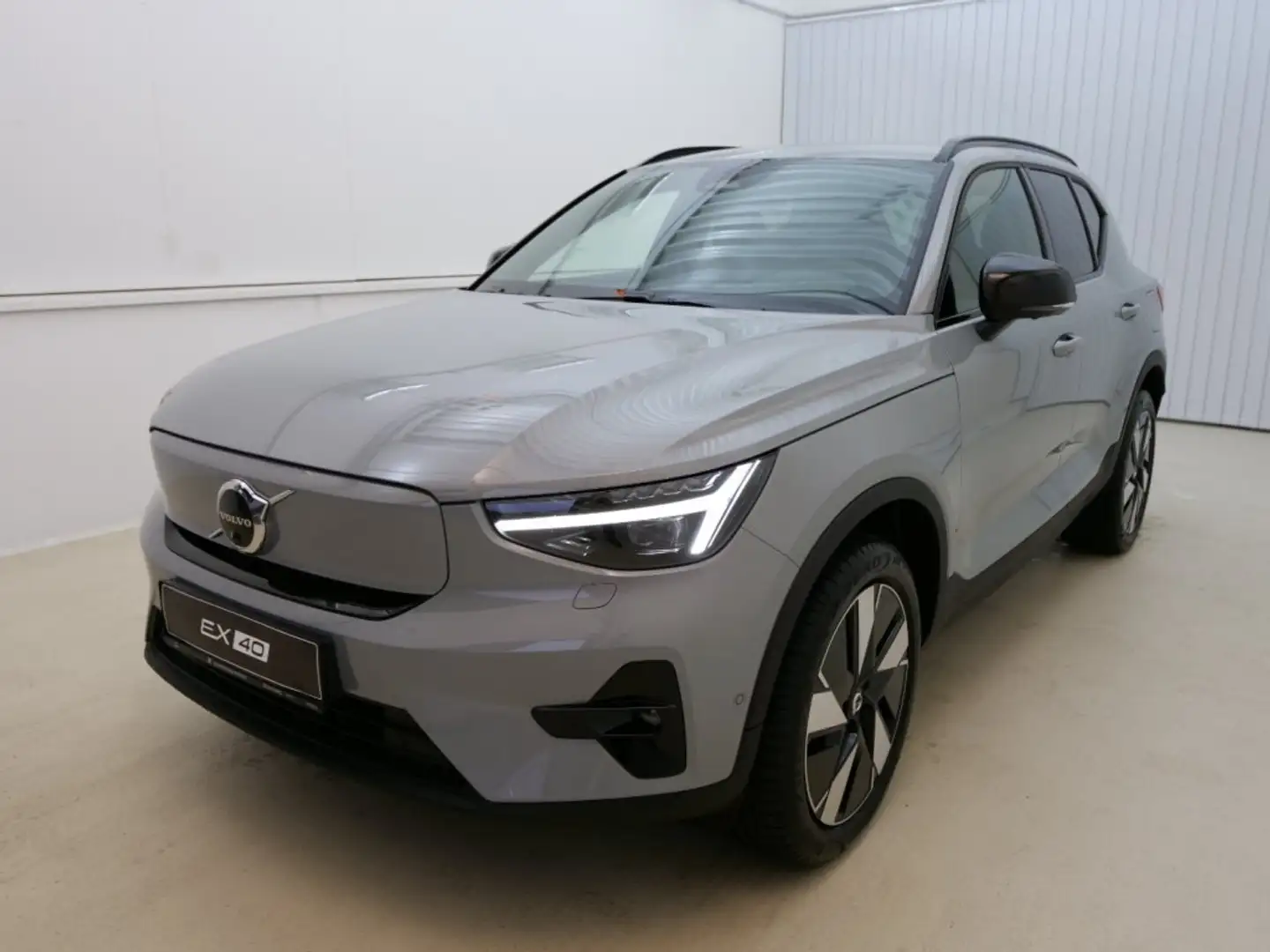 Volvo EX40 Plus, Single Motor Extended Range, Vollelektrische Grau - 1