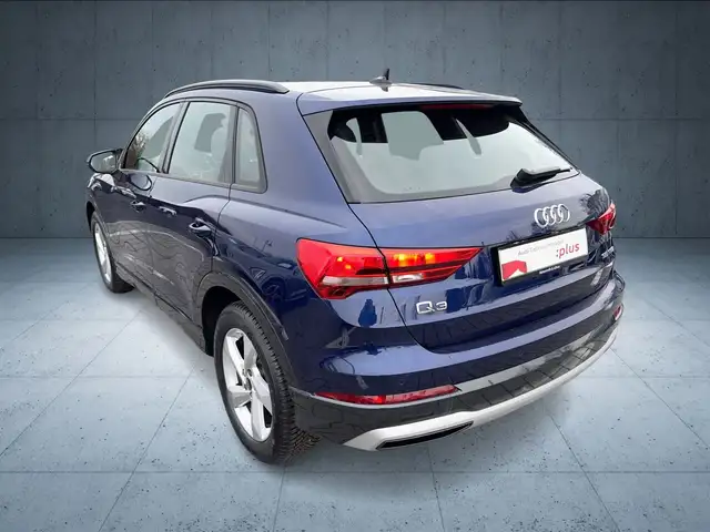 Audi Q3 view 4