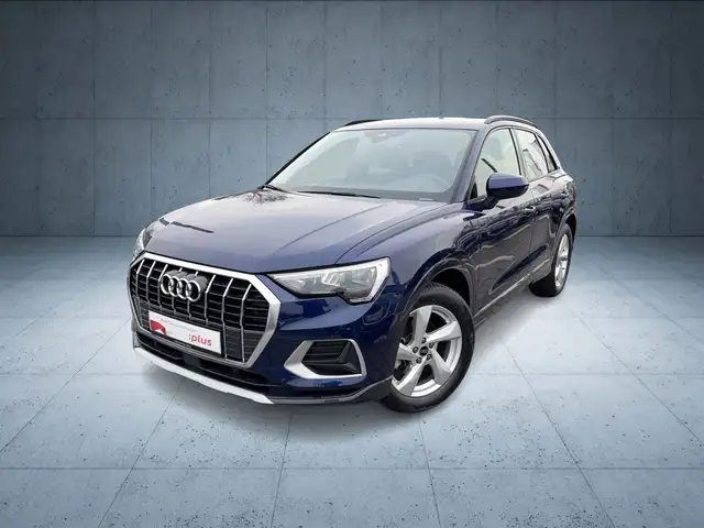 Audi Q3 view 2