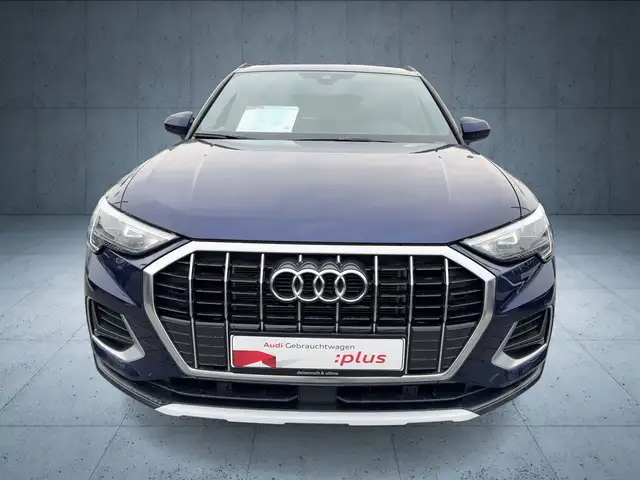 Audi Q3 view 9