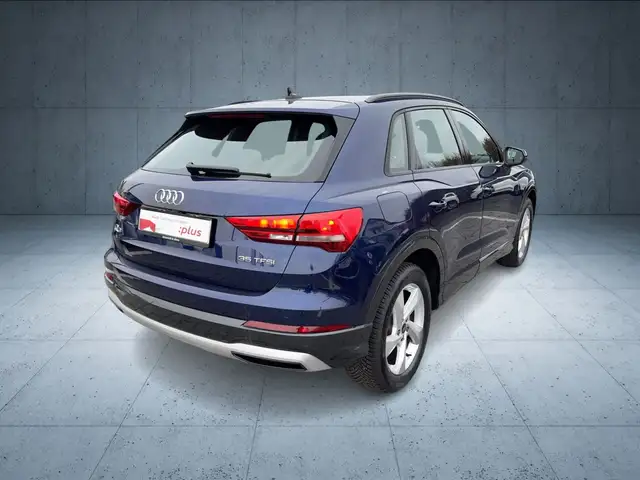 Audi Q3 view 6