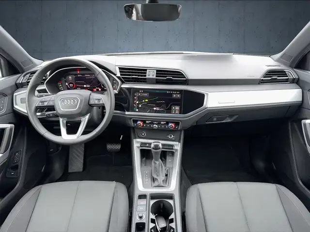 Audi Q3 view 12