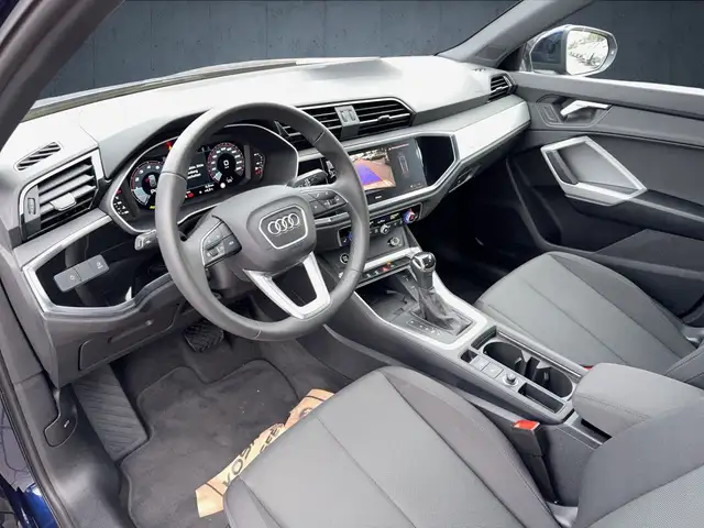 Audi Q3 view 10