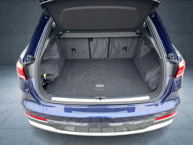 Audi Q3 view 14