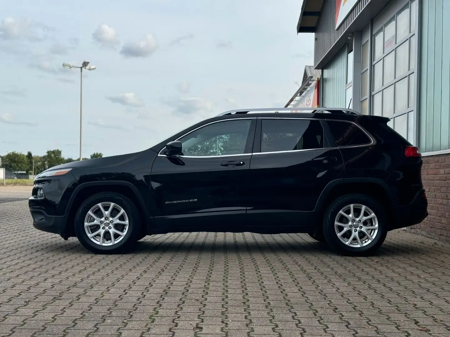 Jeep Cherokee Automatik 1.HAND TÜV&Inspektion NEU Noir - 2