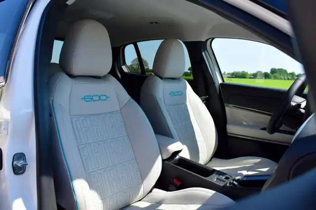 Fiat 600 view 2