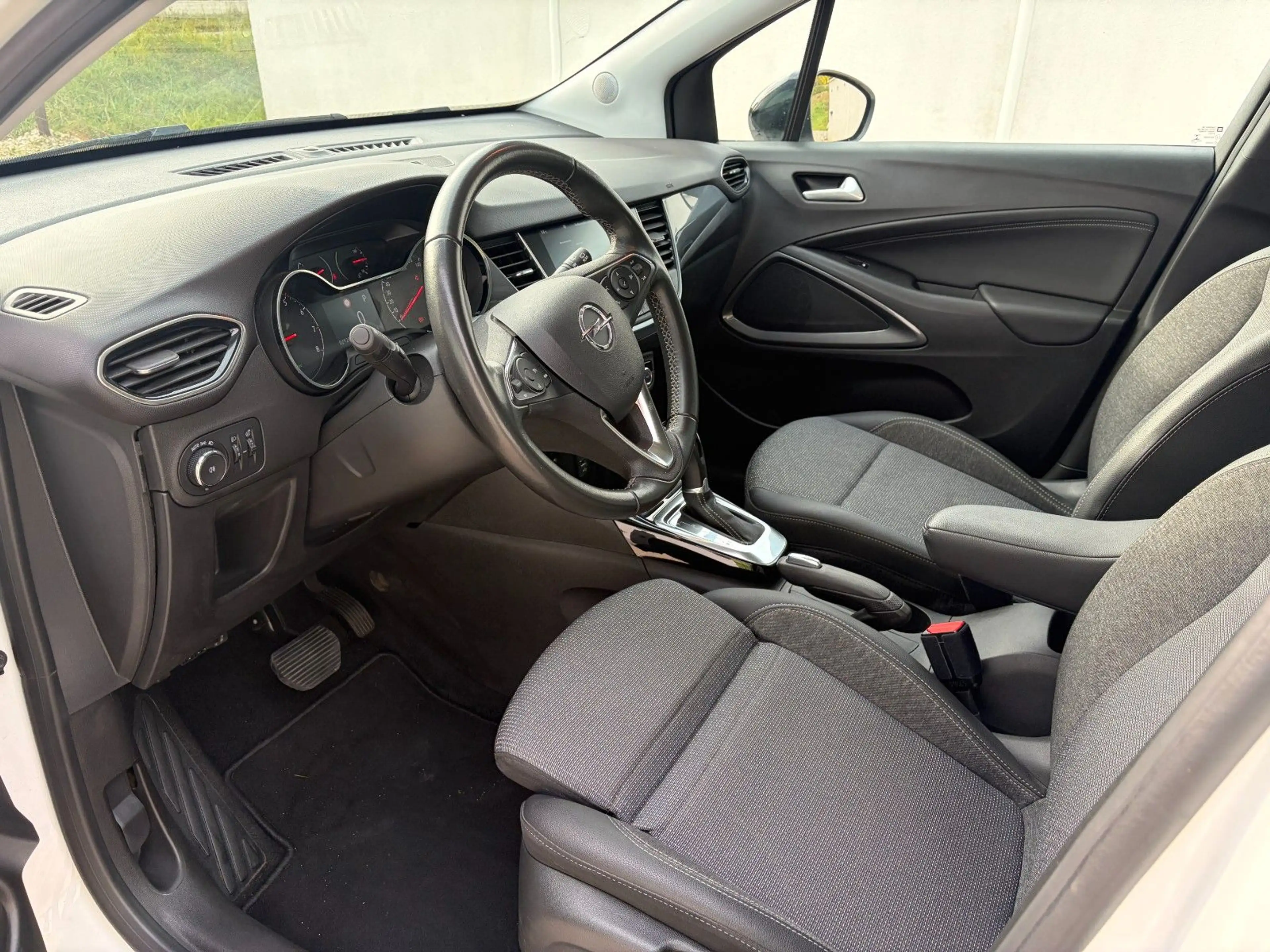 Opel Crossland X Elegance Automatik 1.2 Turbo — photo 12