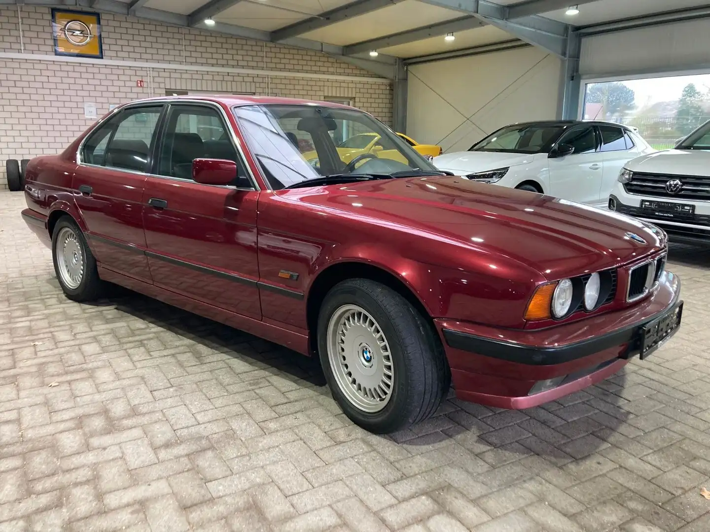 BMW 530 i E34 5er V8 Limousine  Automatik Klima Rouge - 2