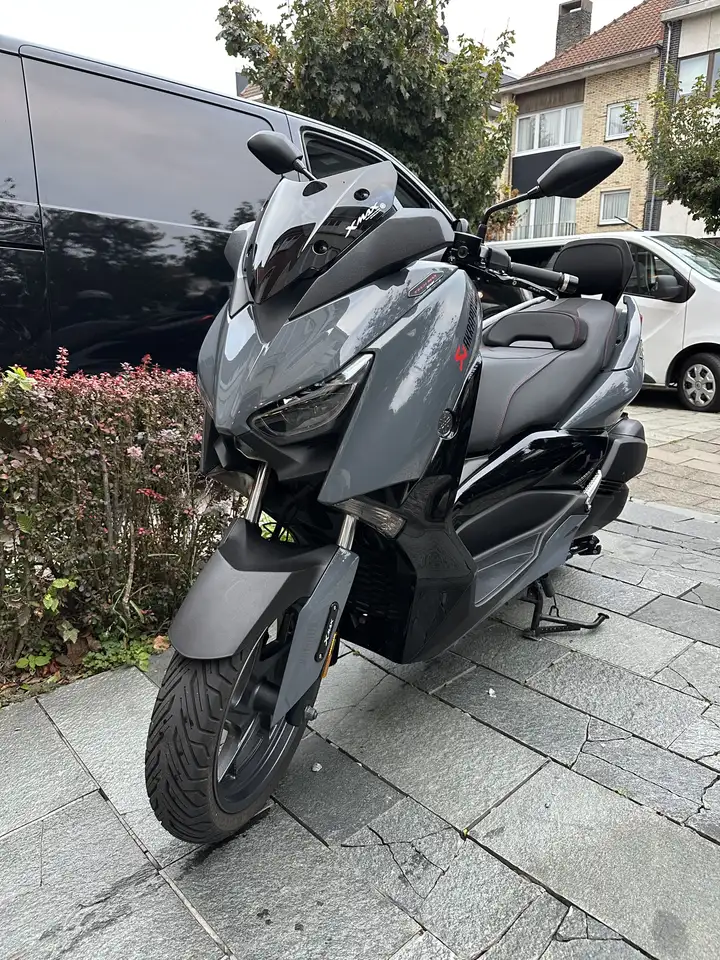 Yamaha X-Max 300