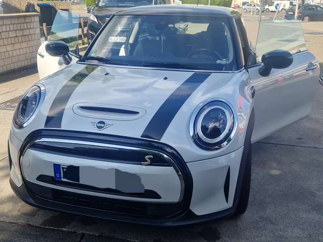 Imagine MINI Cooper SE Mini Cooper SEClassic Trim