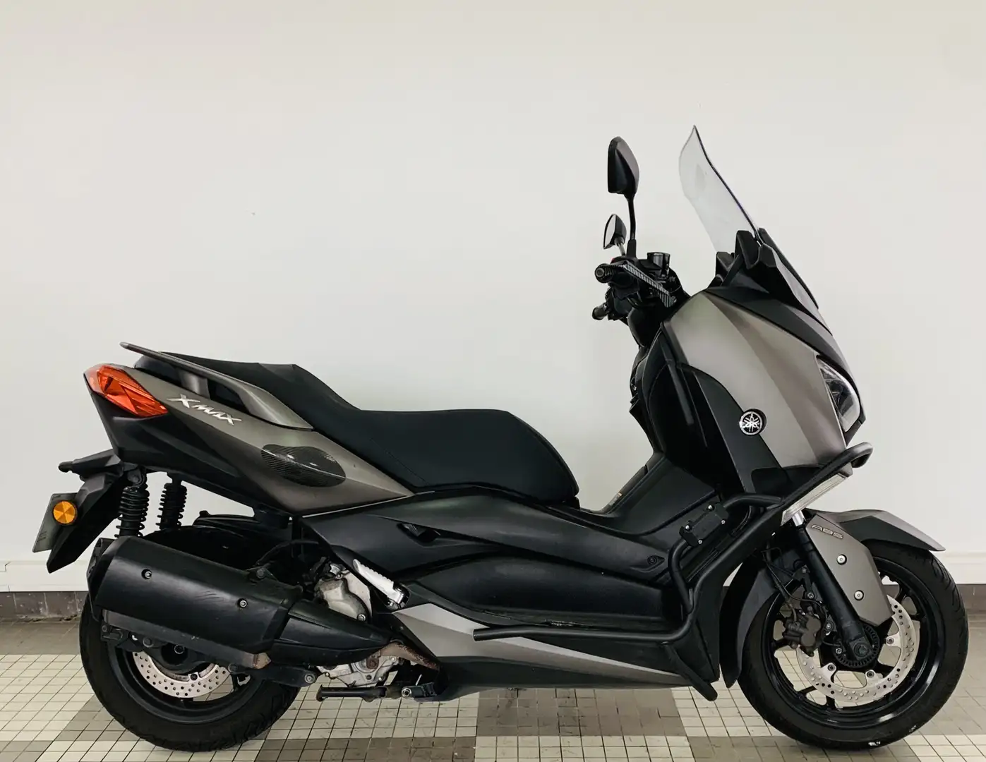 Yamaha X-Max 300 Beige - 1