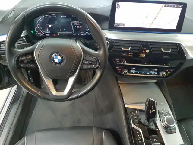 BMW 5 Series view 9