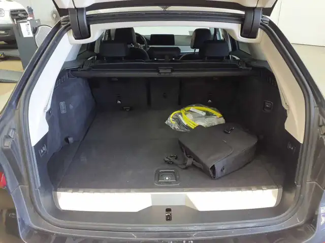 BMW 5 Series view 15