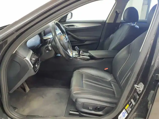 BMW 5 Series view 7